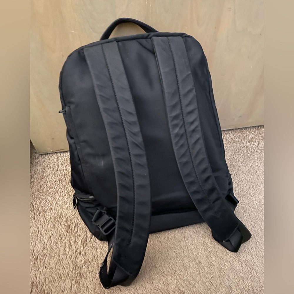 Lululemon backpack USED fair condition - Picture 3 of 9